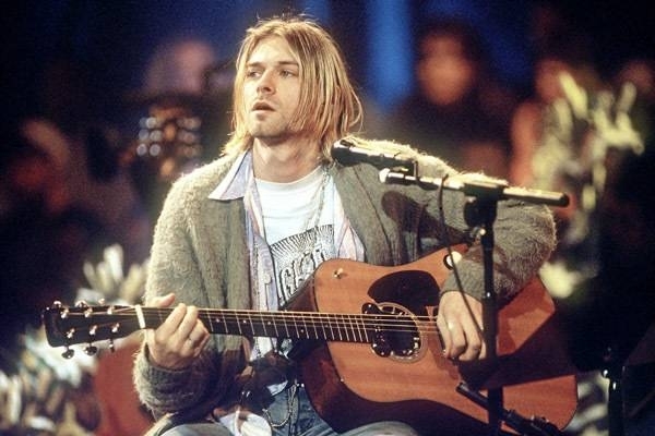 HOY / Subastan la guitarra con la que Kurt Cobain tocó en el disco "MTV Unplugged"