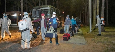 HOY / Tras cumplir con la cuarentena en Paraguarí, van a sus hogares casi 50 compatriotas
