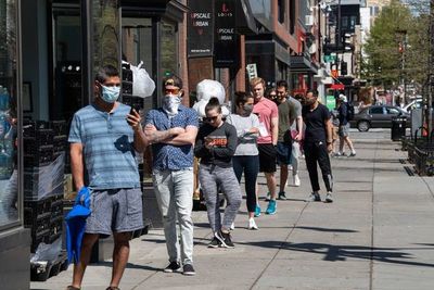 La cifra de muertos por coronavirus en EEUU en 24 horas se dispara hasta casi 1.900