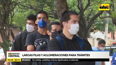 Largas filas y aglomeraciones para trámites - ABC Noticias - ABC Color