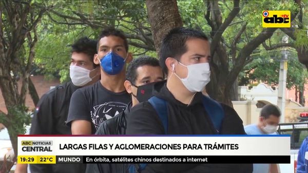 Largas filas y aglomeraciones para trámites - ABC Noticias - ABC Color