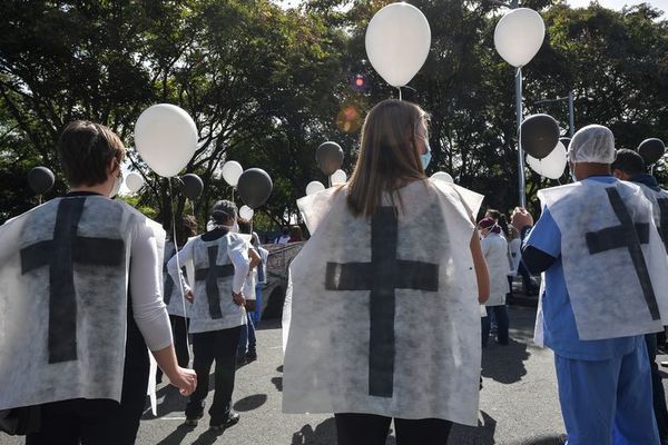 Brasil suma cerca de 900 muertes en un día y víctimas por virus suman 12.400 - Mundo - ABC Color
