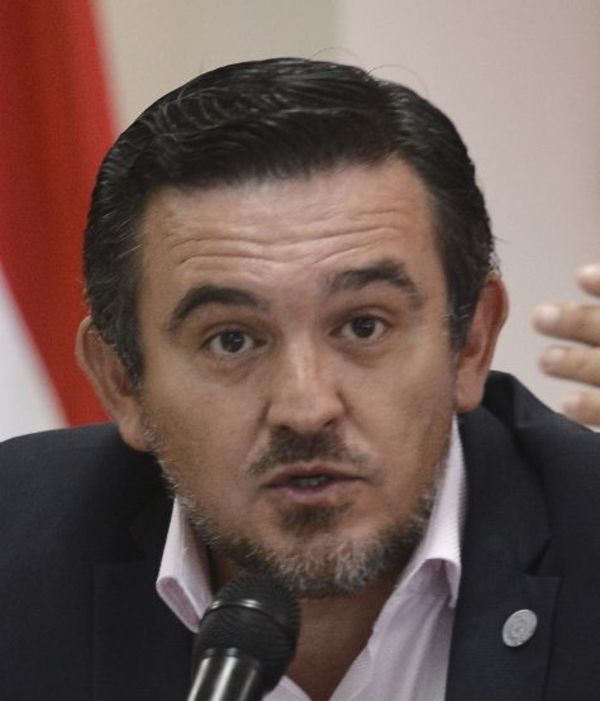 El Senado interpela hoy a Petta por suspensión de las clases - Política - ABC Color