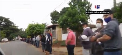 Largas filas en cajero del BNF para cobros de subsidio del IPS | Noticias Paraguay