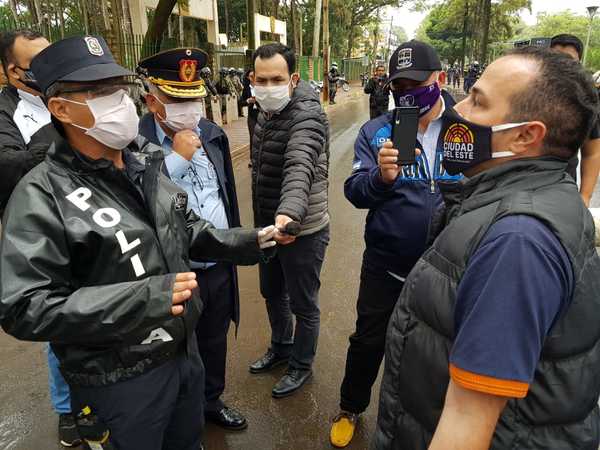 Director de Desarrollo Social de comuna esteña apoya la violación de decreto presidencial