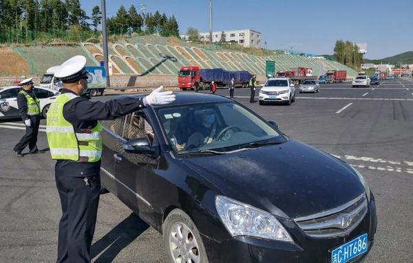 Tras aparición de nuevos casos de Covid-19, restablecen confinamiento en ciudad china
