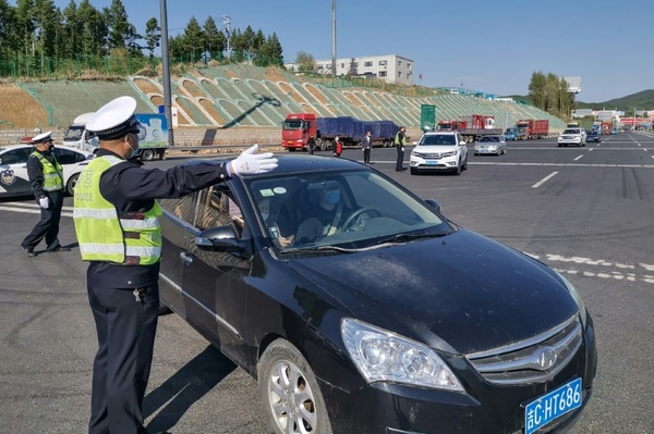 Tras aparición de nuevos casos de Covid-19, restablecen confinamiento en ciudad china