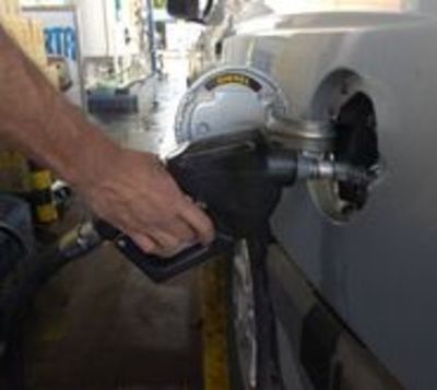 Petropar anuncia reducción de precios de combustible - Paraguay.com