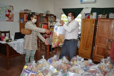 Municipalidad de San Juan Bautista entrega kits de alimentos escolares - Nacionales - ABC Color