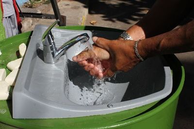 Hábitat para la Humanidad dona lavamanos e insumos de limpieza para familias de La Chacarita - .::RADIO NACIONAL::.