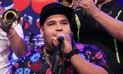 Ante falta de shows, Moisés Flor ahora vende pizzas