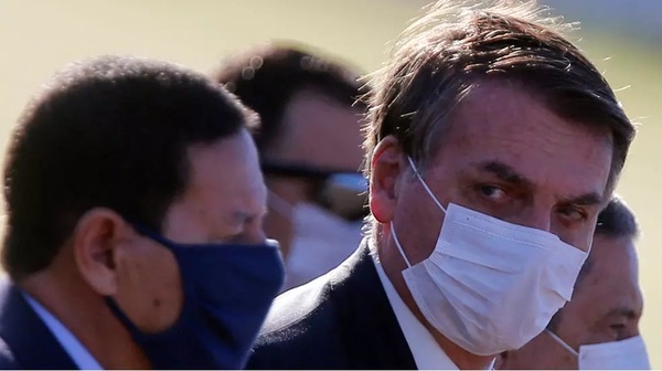 El avance del COVID-19 en Brasil alarga el pulso entre Bolsonaro y los gobernadores