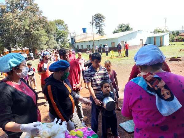 Ollas Populares se instalan frente a la Gobernación de Alto Paraná por mayor asistencia
