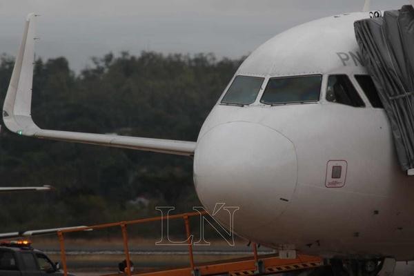 Llegaron más paraguayos en un vuelo humanitario y estarán aislados en albergues - ADN Paraguayo