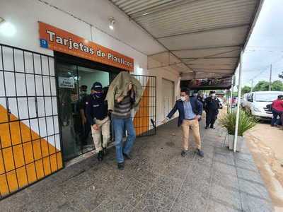 Desbaratan un esquema que presuntamente operaba falsificando documentos - Megacadena — Últimas Noticias de Paraguay