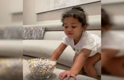 La pequeña hija de Kylie Jenner se convierte en la reina de Instagram con este difícil reto - SNT