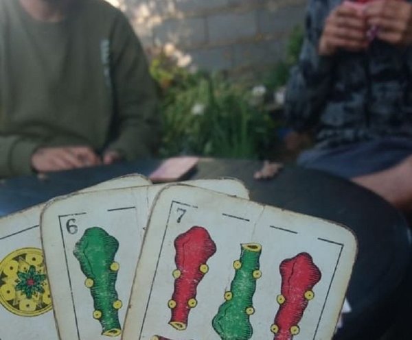 Permitía que sus hijos sean explotados tras apostarlos en partidas de cartas | Noticias Paraguay