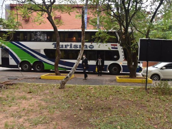 Más de 100 connacionales ya se encuentran en un hotel