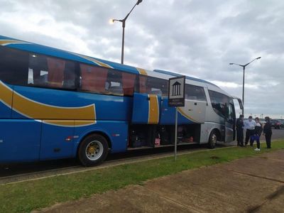 Unos 100 argentinos partieron a su país desde Encarnación