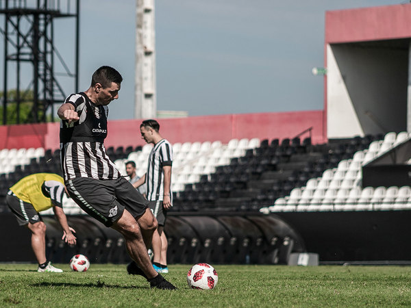 Rubén Di Tore: “Tacuara quiere continuar en el club”