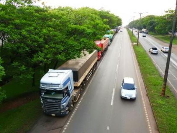 Paralizan cargas en la frontera y generan perjuicio US$ 2,5 millones