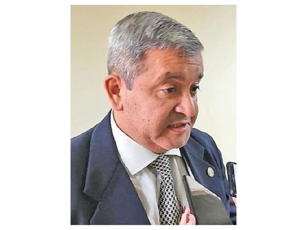 Esposo de ex senadora Bajac consiguió permiso para trabajar