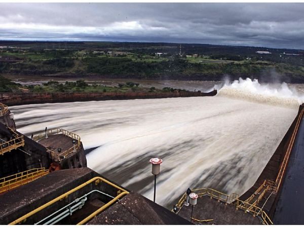 Itaipú dará agua al Paraná para permitir la navegación