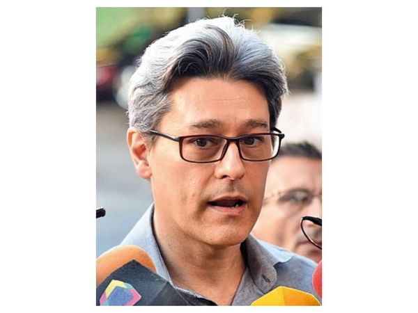Testigo acusa por coimas a ex ministro