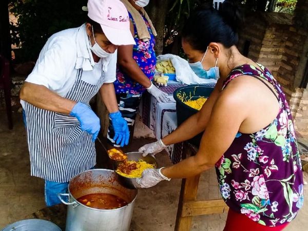 Fundación Paraguaya apoya las ollas populares hechas por emprendedoras