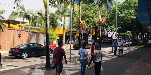 Comercio ya funciona en Puerto Iguazú y Foz