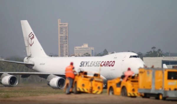 Arriba avión carguero con 'el mayor cargamento desde que empezó la cuarentena', afirma  diputada