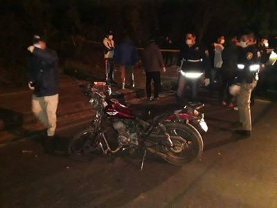 Mueren dos hermanos en accidente de moto