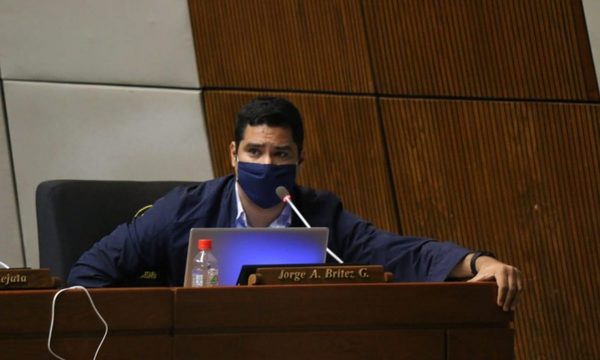 Jorge Brítez defiende gestión de Prieto y dispara contra el clan Zacarías
