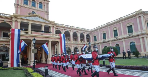 Izaron el Pabellón Nacional en conmemoración de la independencia