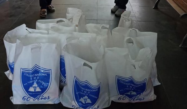 Cole cumplió 60 años y festejó entregaron kits de alimentos | Crónica