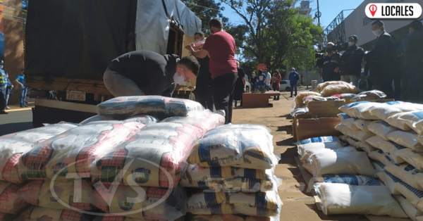 Representantes del Shopping Costanera donaron 3500 kilos de víveres para ollas populares