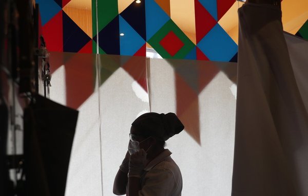 Bolivia evalúa cuarentena ante creciente desacato