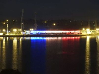 Nuevo estadio de Encarnación luce lumínica con colores patrios