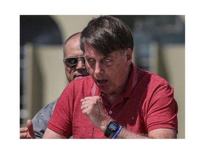 Bolsonaro pide fútbol en Brasil a pesar de los miles de fallecidos por COVID-19