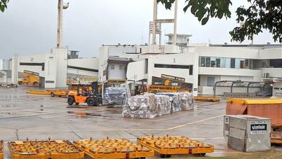 Aduanas hace revisión de insumos médicos recién importados