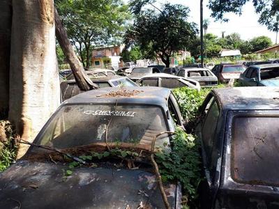 Policía acciona para destruir autos abandonados - Judiciales.net
