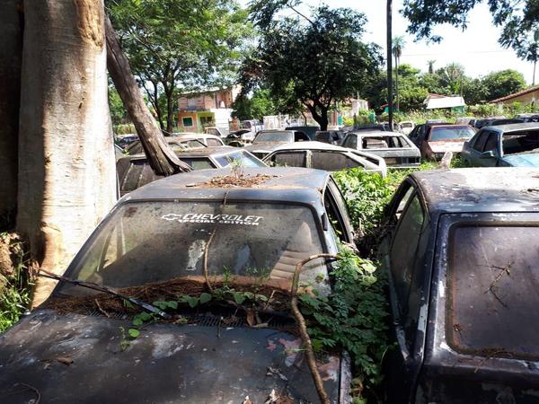 Policía acciona para destruir autos abandonados - Judiciales.net