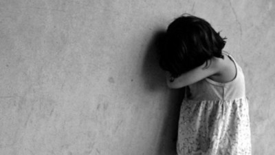 Prisión para mujer que quemó la mano a su hija - Judiciales.net