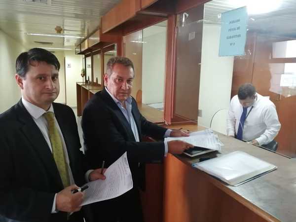 Abogado pidió revisión de medidas para “Cucho” - Judiciales.net