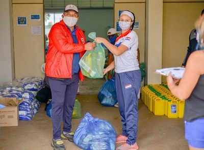 Sector deportivo continúa entregando kits de alimentos y limpieza » Ñanduti
