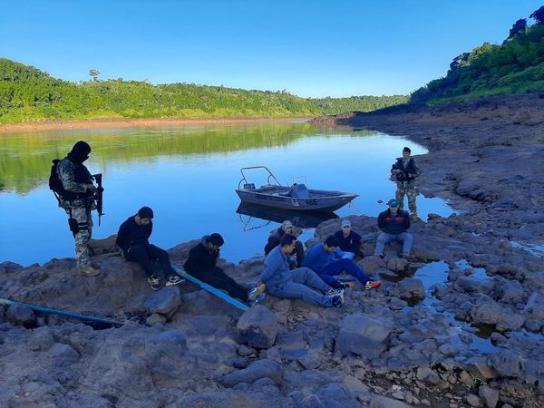 Siete detenidos por cruzar el río Paraná desde la Argentina