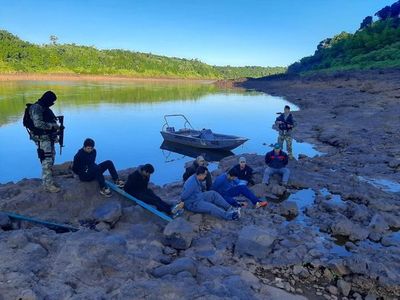 Siete paraguayos detenidos por intentar ingresar desde Argentina - ABC en el Este - ABC Color