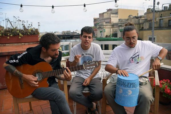 “Stay Homas”, el “inverosímil” éxito de tres músicos españoles confinados - Música - ABC Color