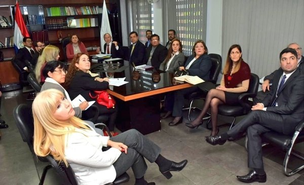 Quiñónez se reunió con miembros del Frente Unido - Judiciales.net