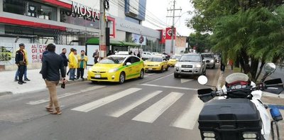 Plantean amparo contra taxistas - Judiciales.net